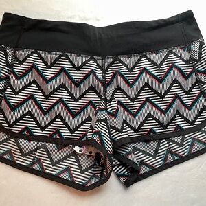Lululemon shorts size 6 Special logo - Multicolor